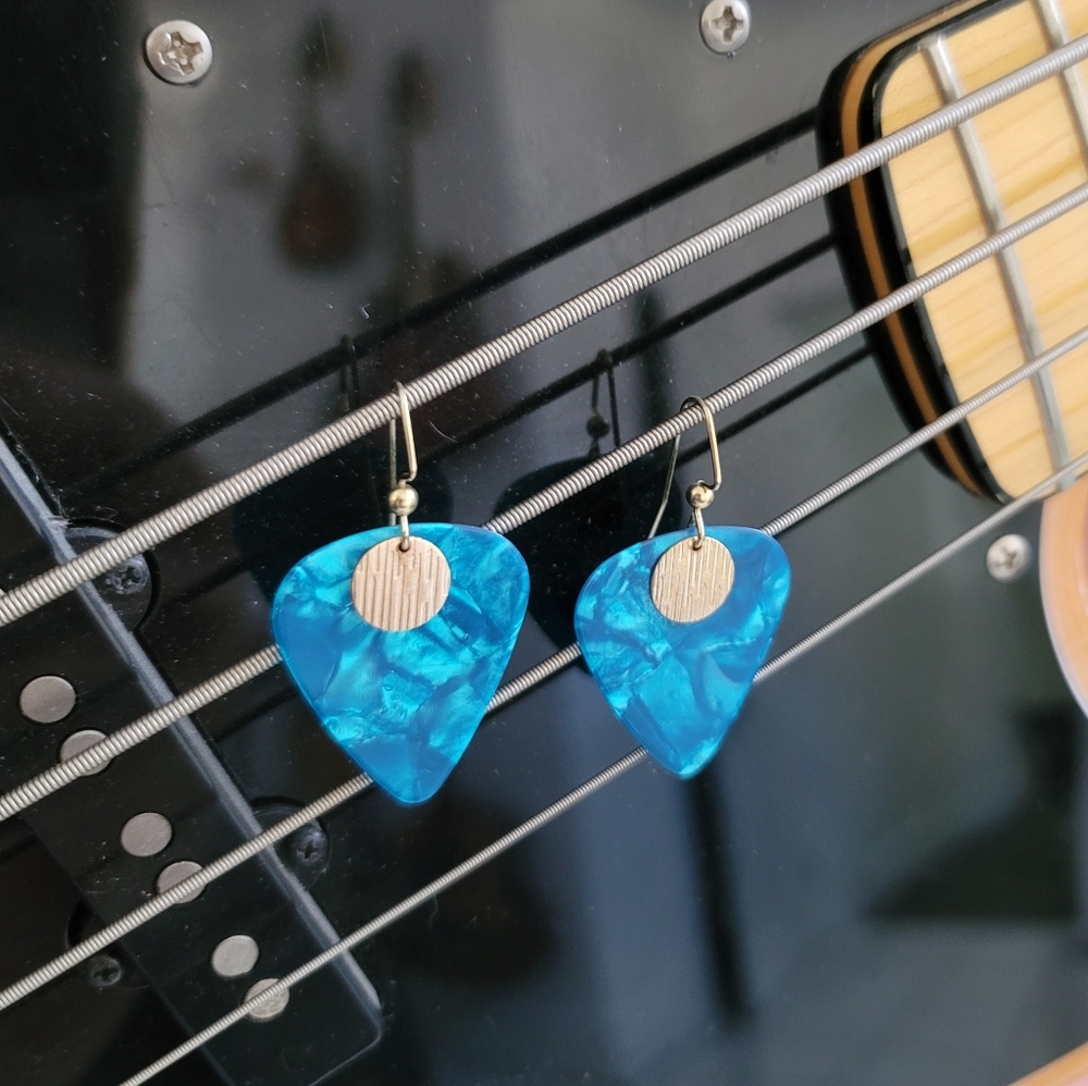 Gena's Jewelry: Turquoise and gold tone guitar pick earrings